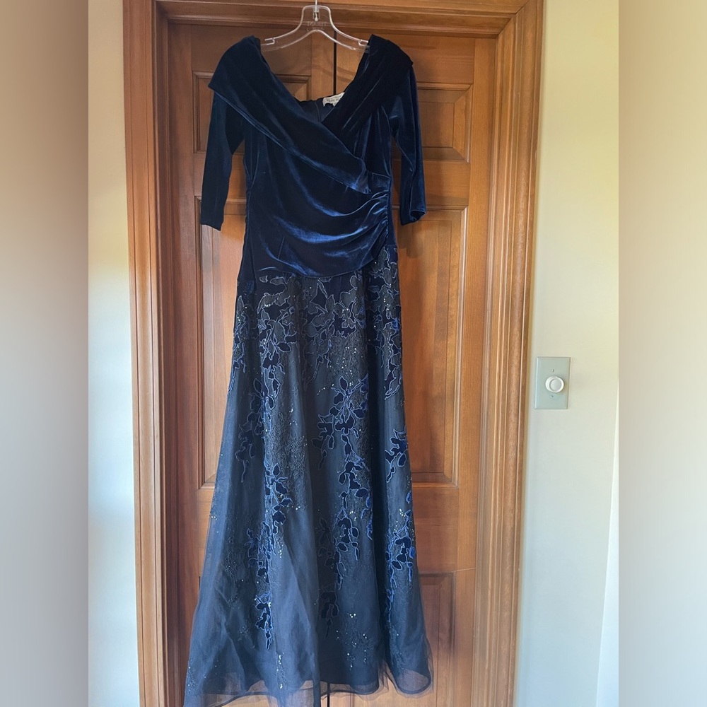 Teri Jon Navy Velvet & Black Tulle Evening Gown Velvet Dress